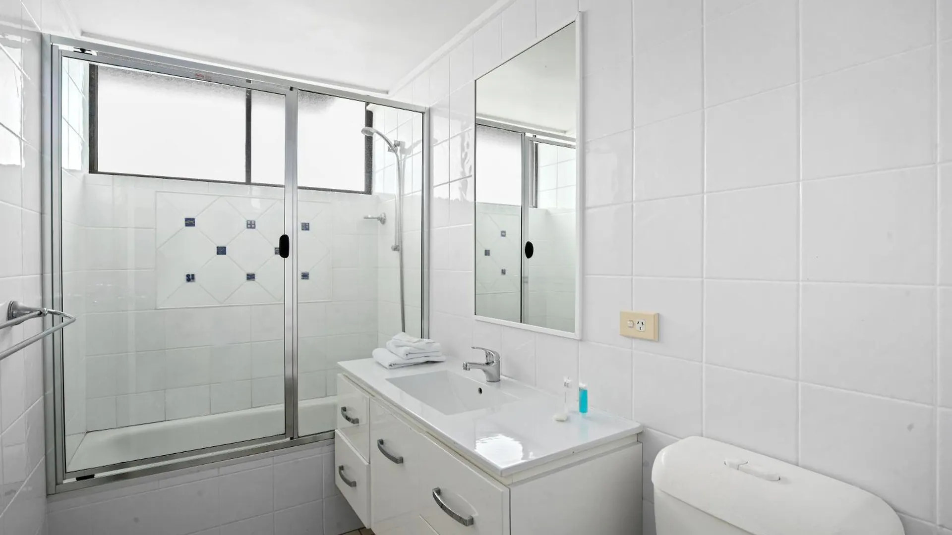 Capricorn One Beachside Holiday Apartments - Official Голд-Кост Австралия