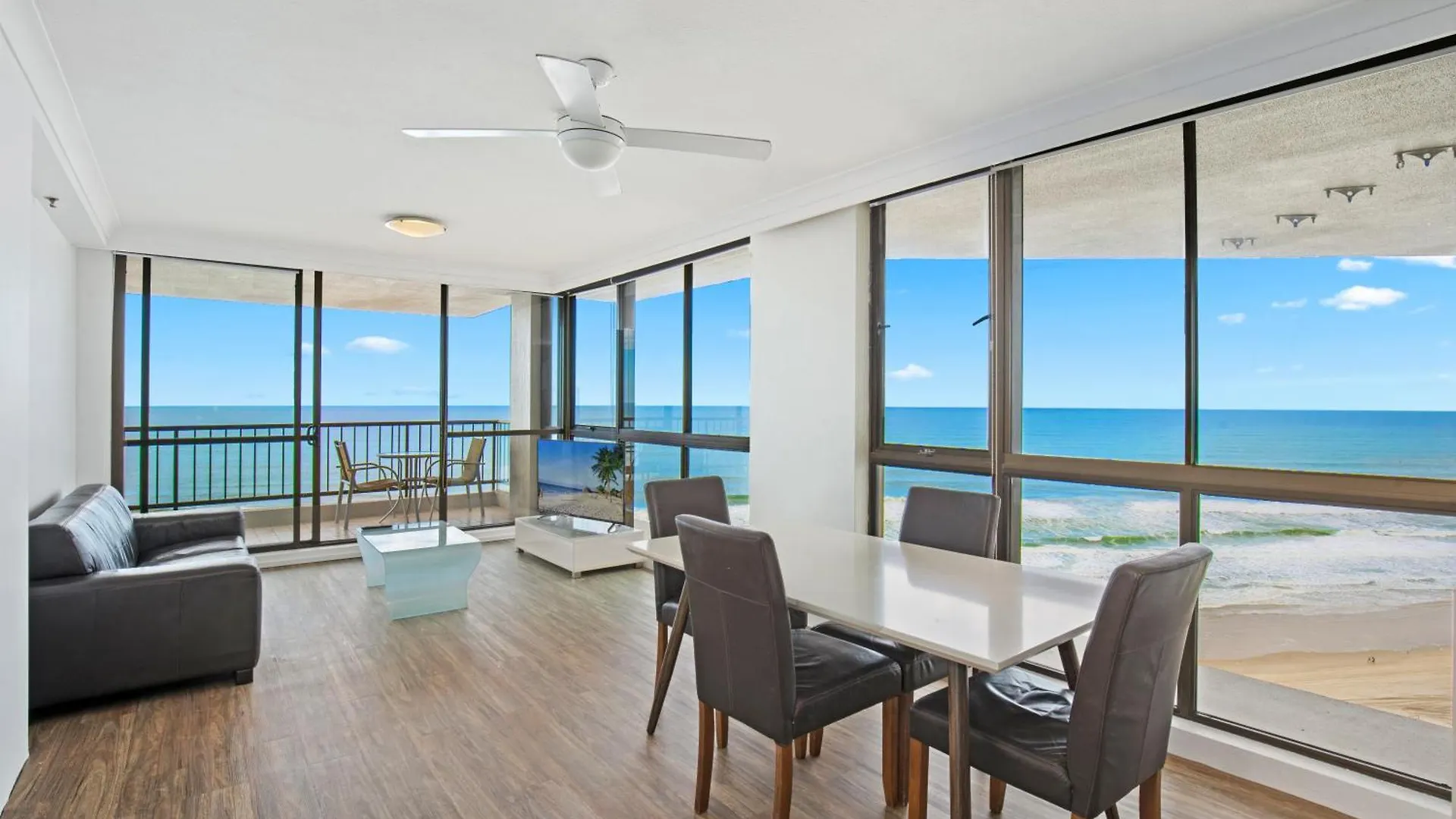 Capricorn One Beachside Holiday Apartments - Official Голд-Кост Апарт-отель
