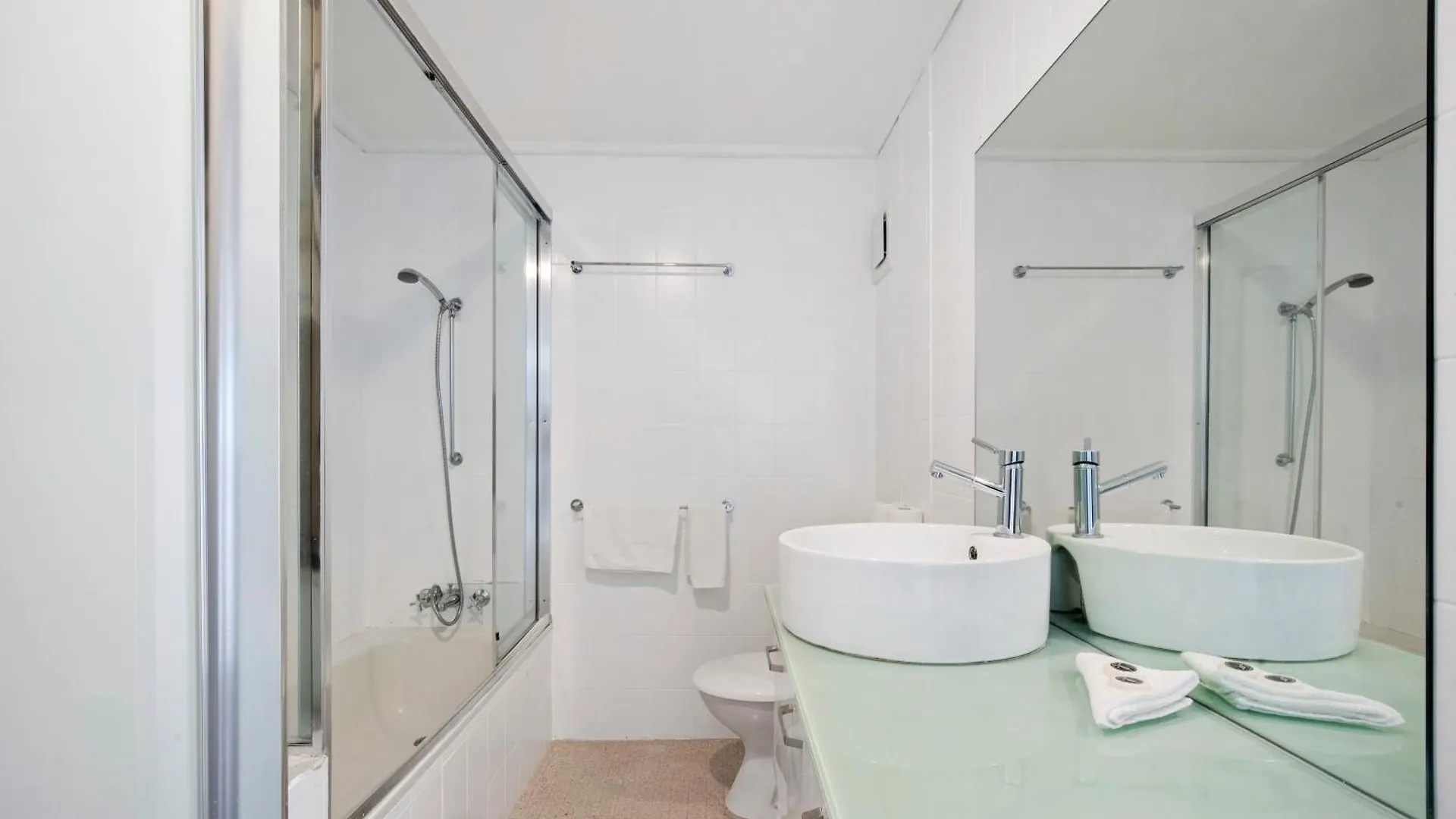 **** Апарт-отель Capricorn One Beachside Holiday Apartments - Official Голд-Кост Австралия