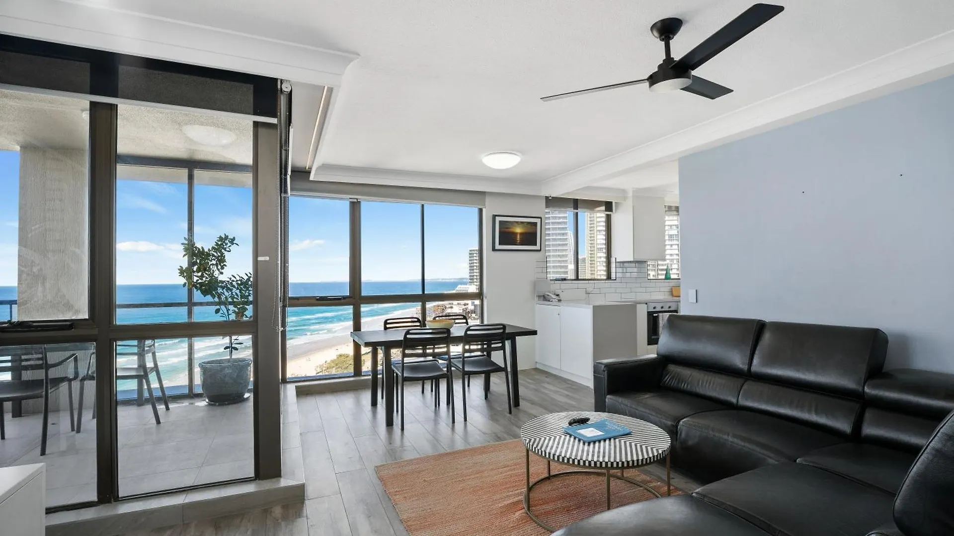 Capricorn One Beachside Holiday Apartments - Official Голд-Кост Австралия