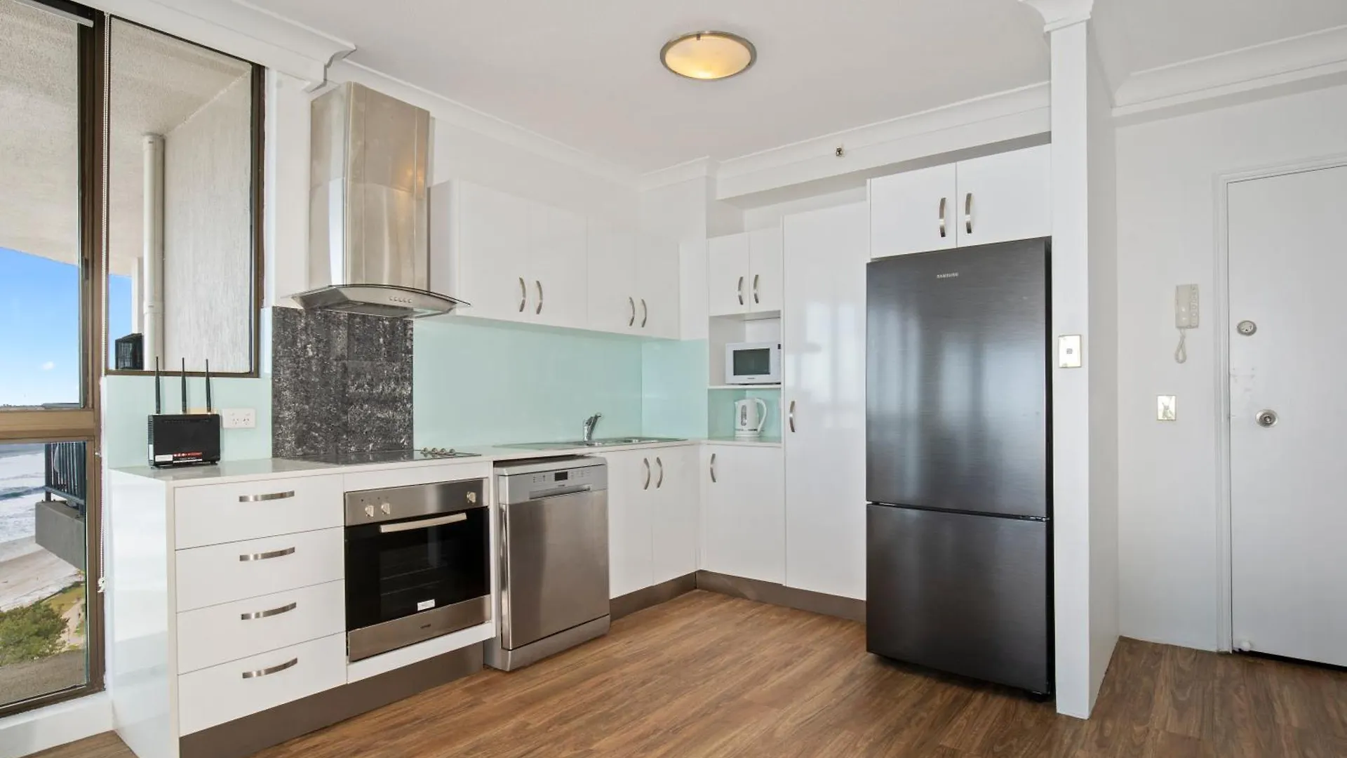 Capricorn One Beachside Holiday Apartments - Official Голд-Кост 4*,