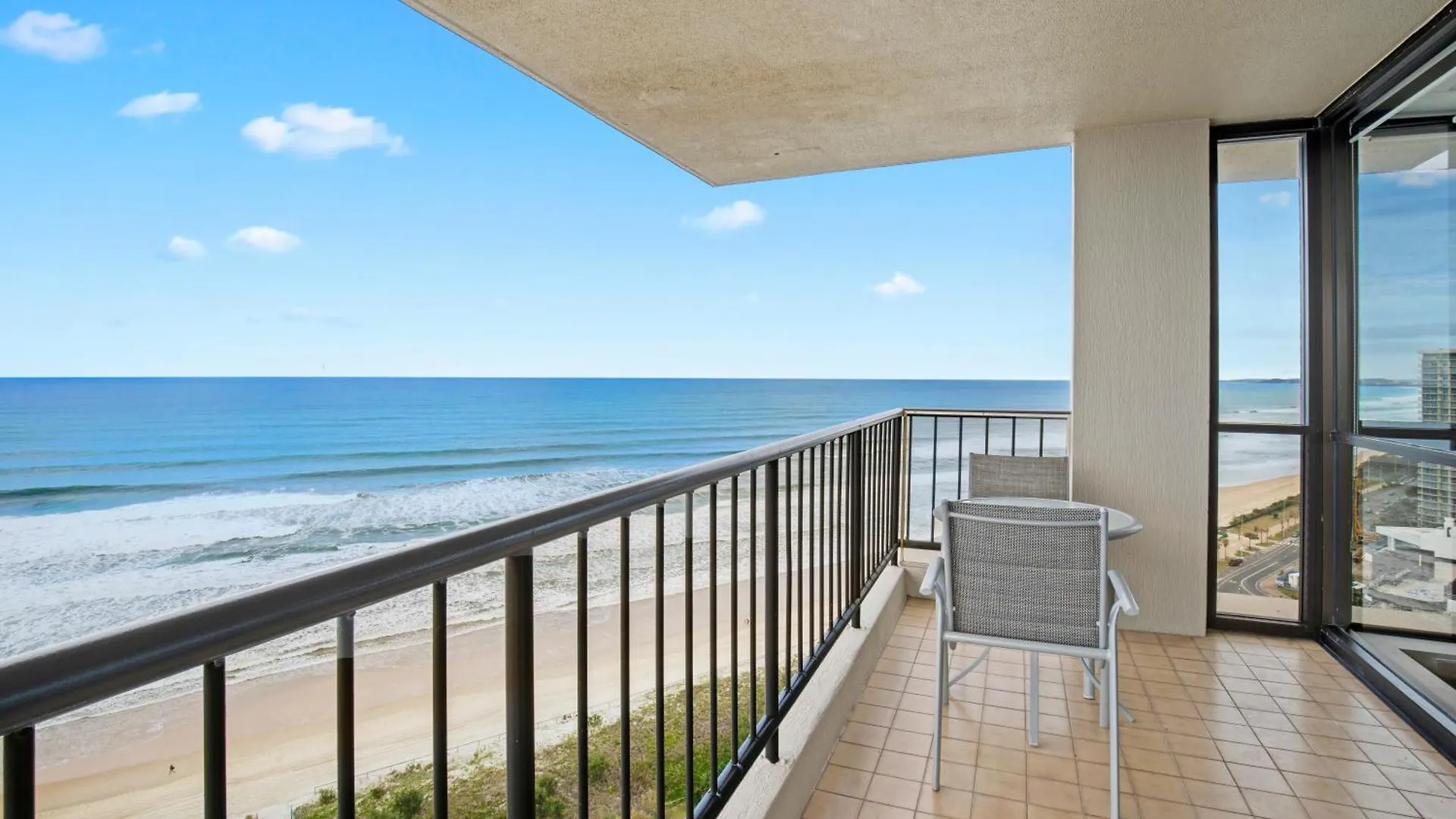Capricorn One Beachside Holiday Apartments - Official Голд-Кост Австралия