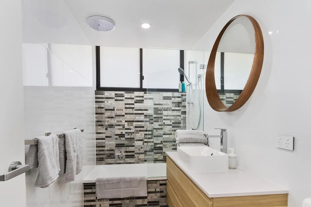 Апарт-отель Capricorn One Beachside Holiday Apartments - Official Голд-Кост