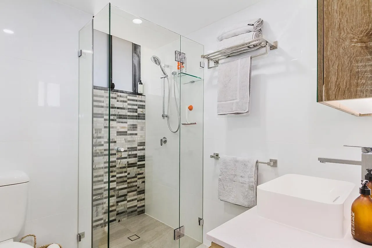 Capricorn One Beachside Holiday Apartments - Official Голд-Кост