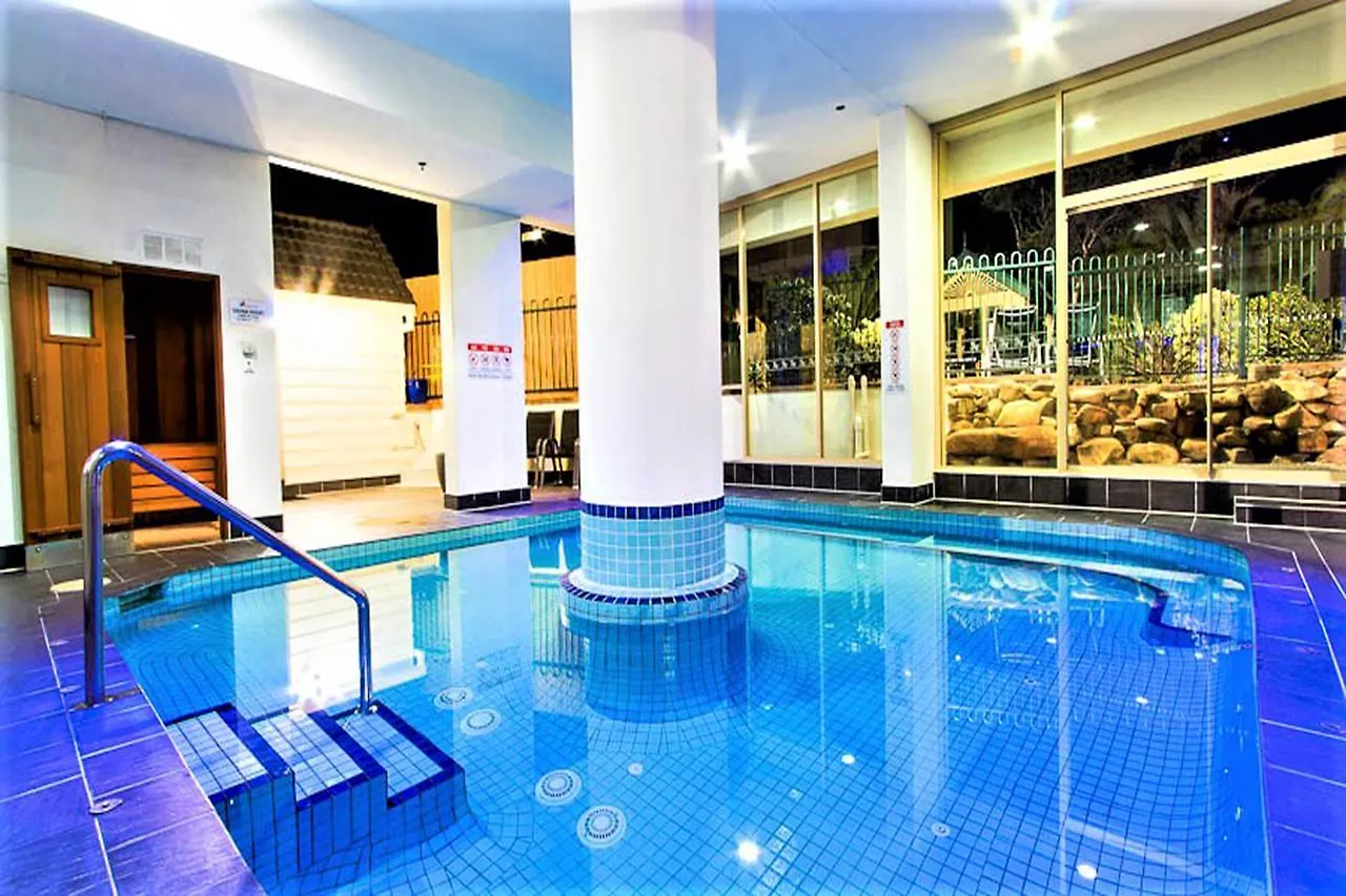 **** Апарт-отель Capricorn One Beachside Holiday Apartments - Official Голд-Кост Австралия