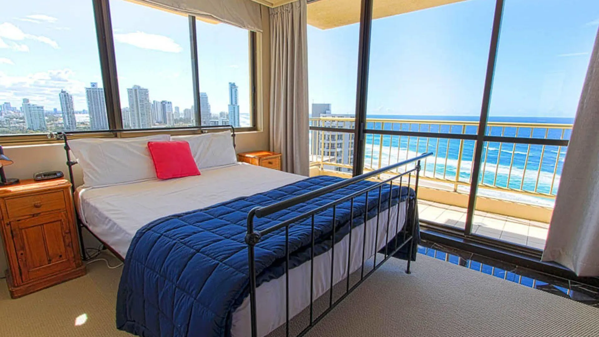 Capricorn One Beachside Holiday Apartments - Official Голд-Кост 4*,