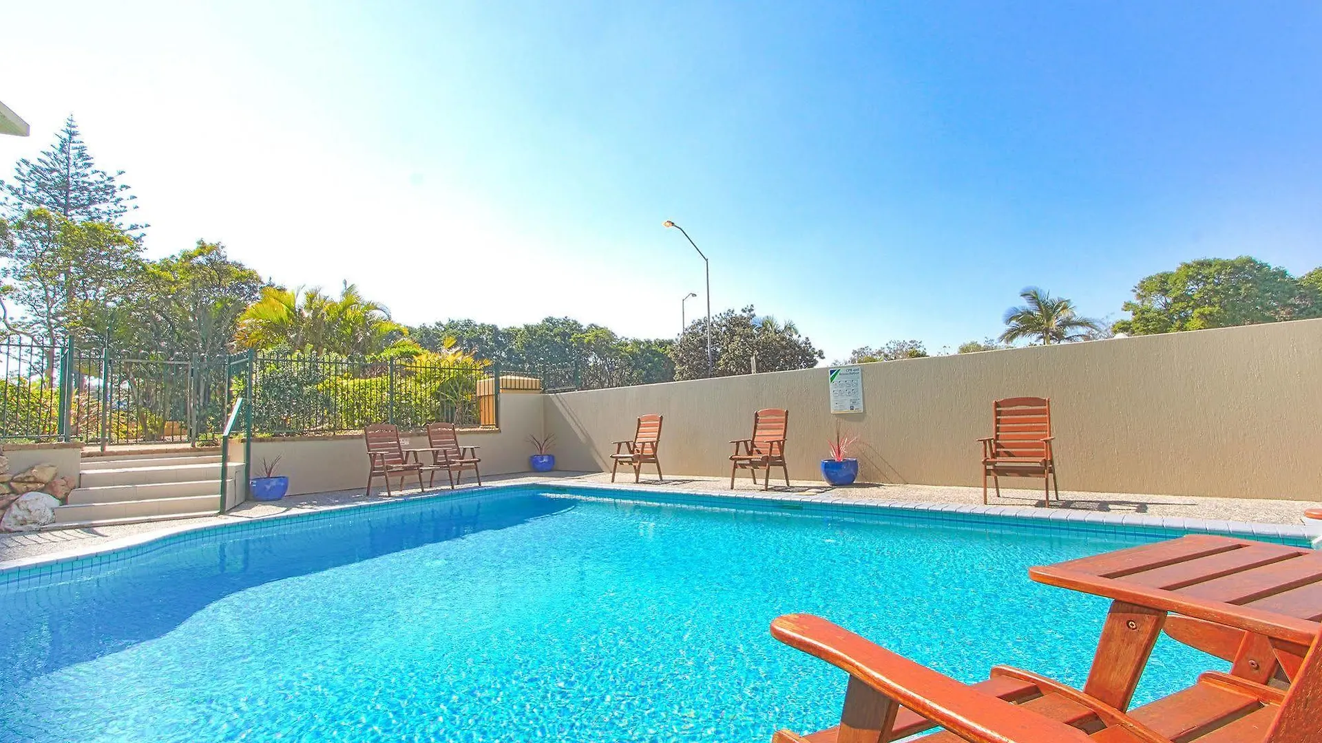 **** Апарт-отель Capricorn One Beachside Holiday Apartments - Official Голд-Кост Австралия