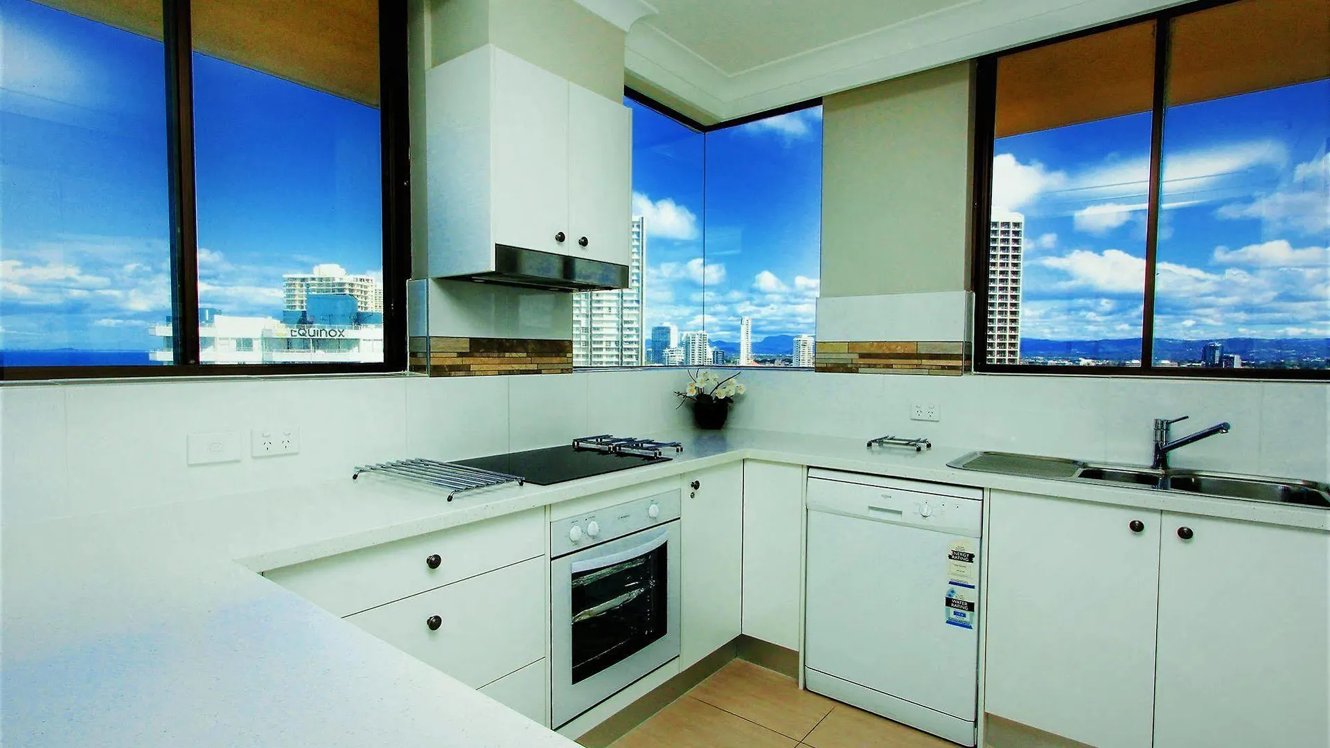 Апарт-отель Capricorn One Beachside Holiday Apartments - Official Голд-Кост