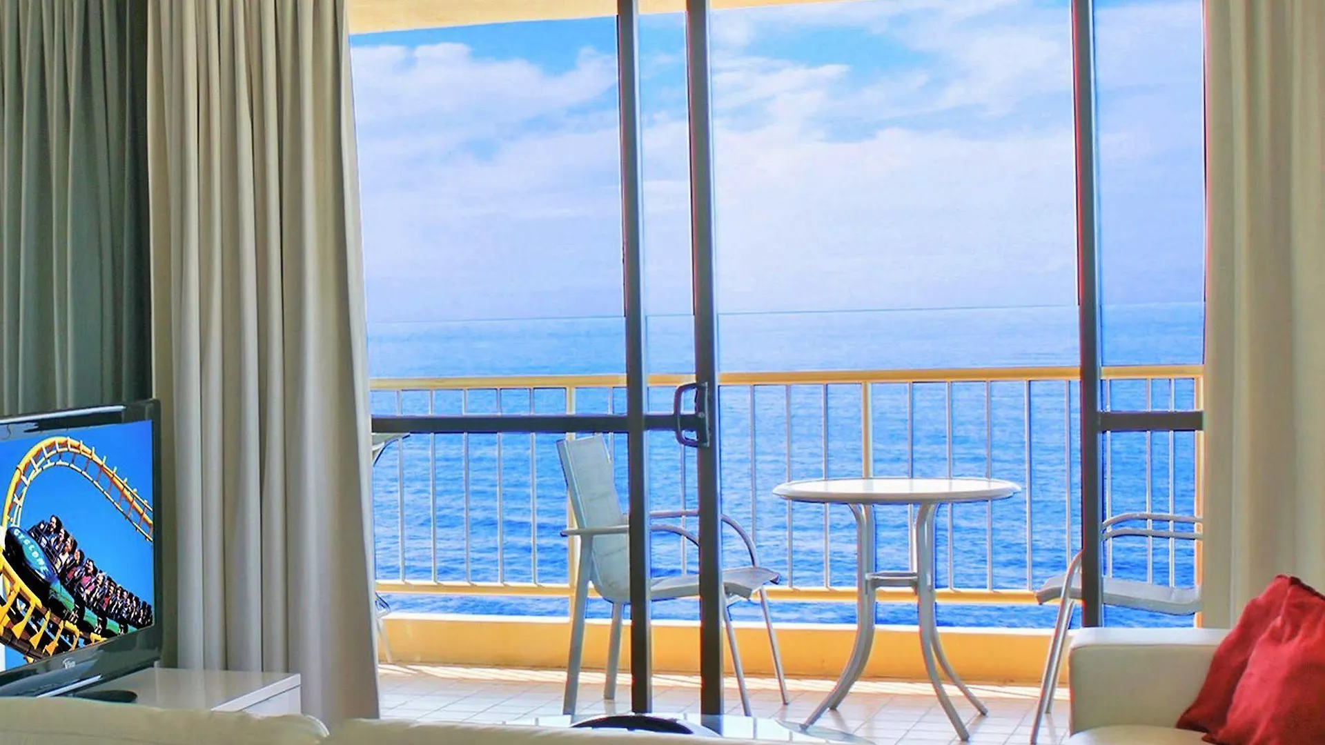 Capricorn One Beachside Holiday Apartments - Official Голд-Кост