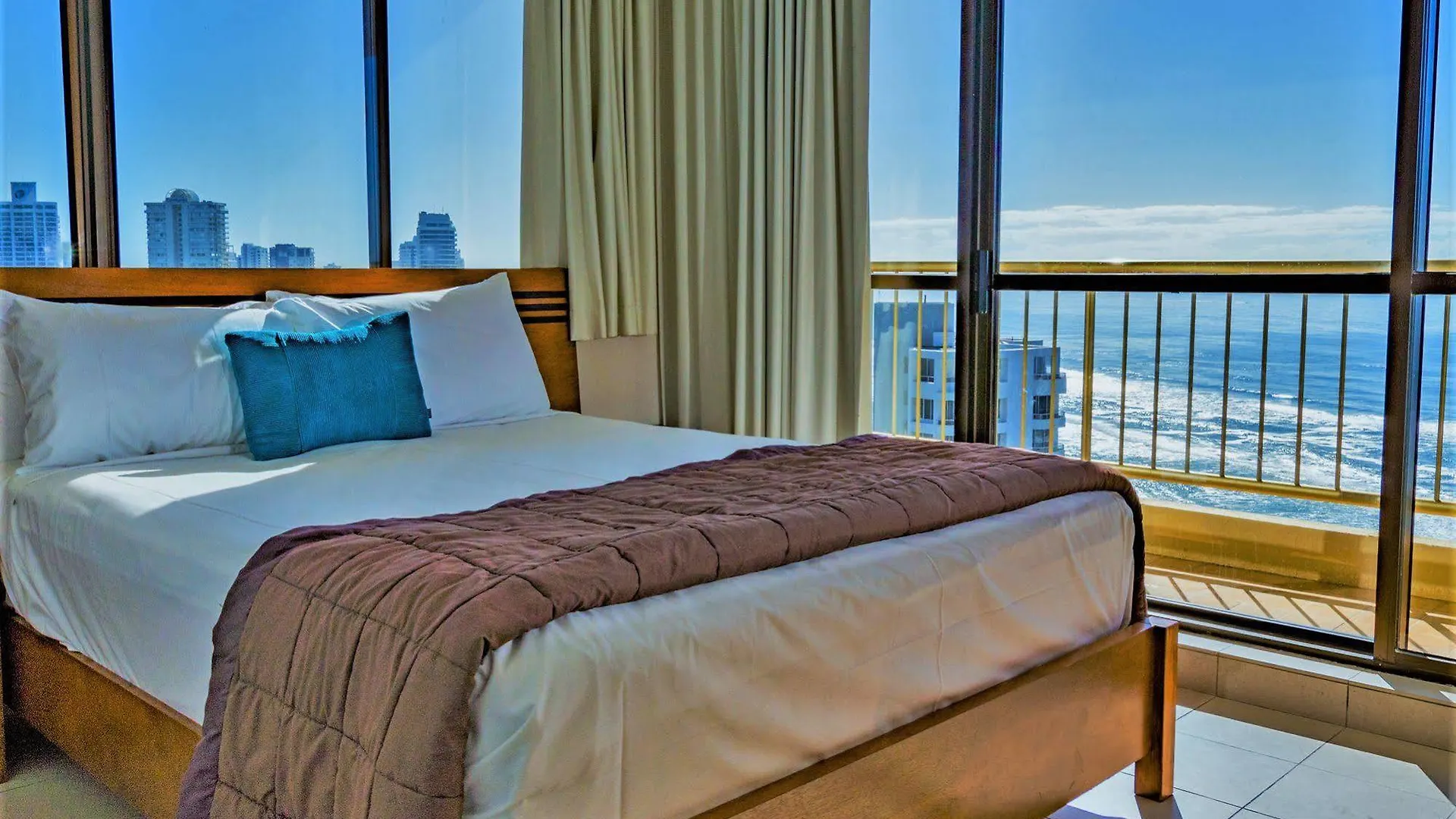 Capricorn One Beachside Holiday Apartments - Official Голд-Кост Апарт-отель