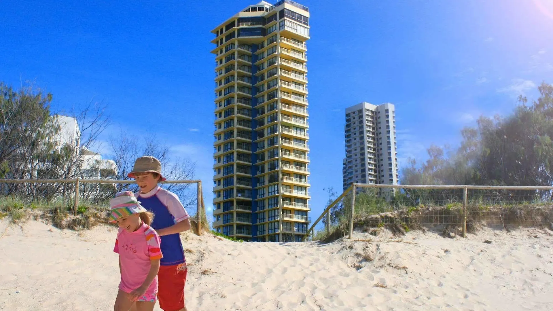 Апарт-отель Capricorn One Beachside Holiday Apartments - Official Голд-Кост
