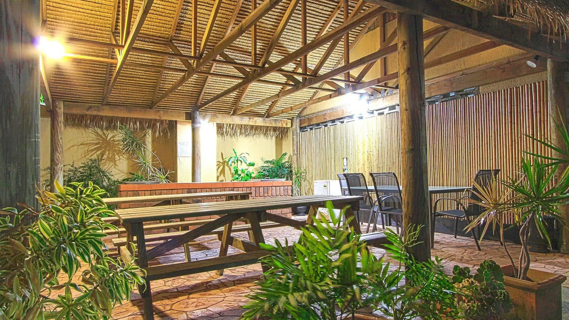 Capricorn One Beachside Holiday Apartments - Official Голд-Кост